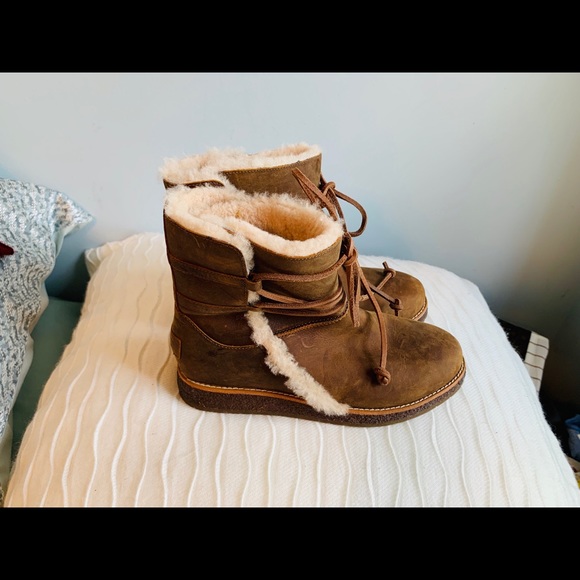 NWT, Size 7.5 Lace up boots. - Picture 5 of 6